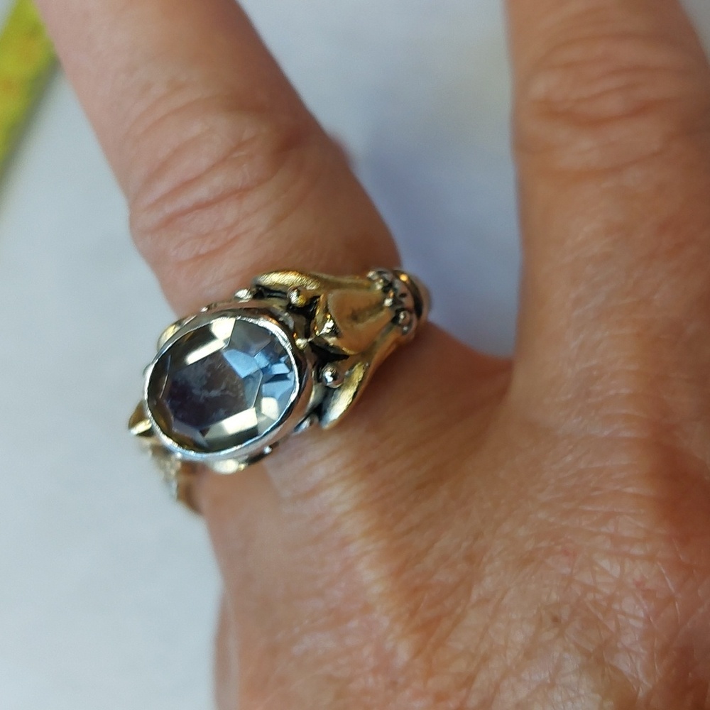Two-tone Flower-Motif Ring with Smoky Gemstone